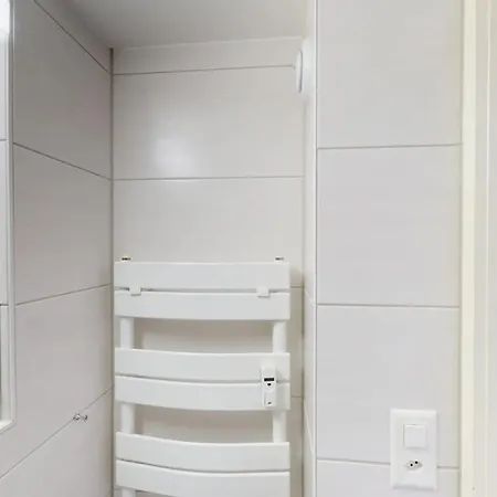 Unique Serviced Living @ Sbb Station Apartment *