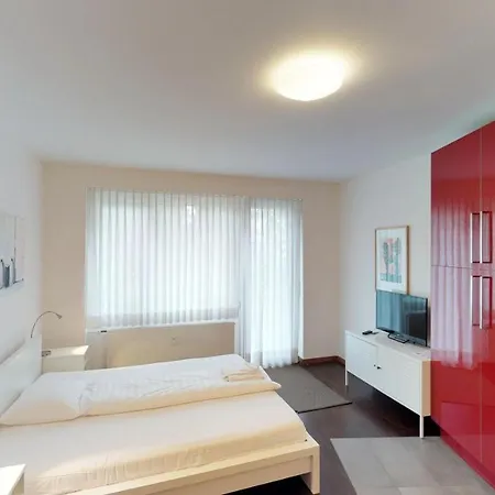 Unique Serviced Living @ Sbb Station Apartment Basel
